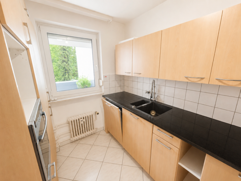 Seltene Gelegenheit! Gemütliche 3,5 Zimmer-Wohnung mit Süd-Balkon! - Küche (51242)