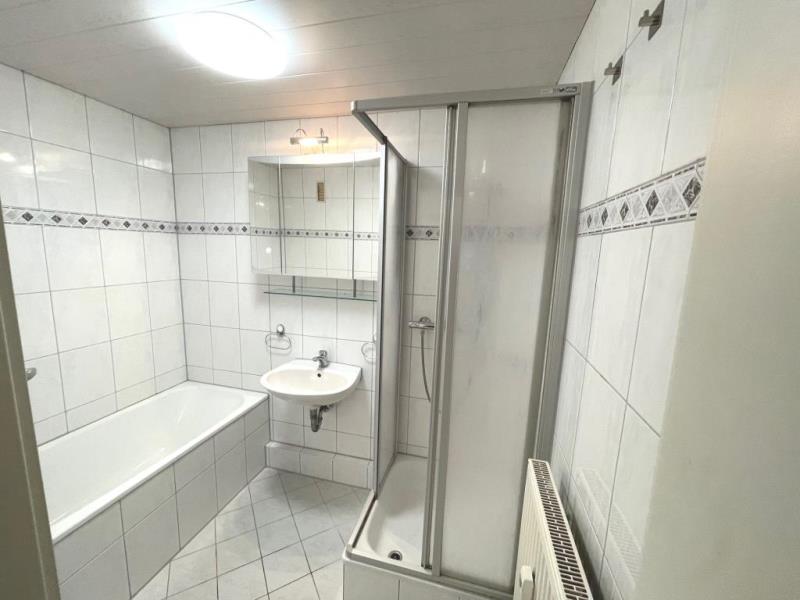 Wohntraum erfüllen! Attraktive 3,5 Zimmer-Wohnung mit sonnigen Balkon! - Badezimmer (44361)