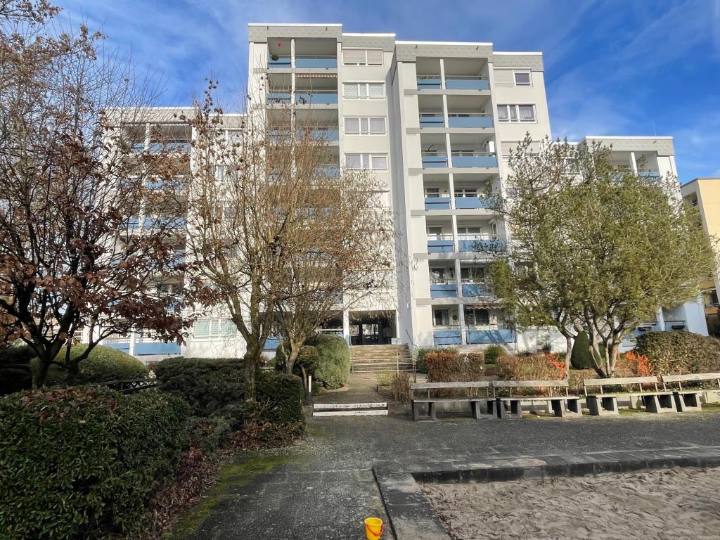 Sofort beziehbare attraktive 3 Zimmer-Wohnung mit sonnigem Balkon! - Außenansicht (42139)