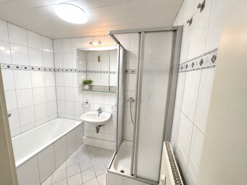 Wohnqualität, die überzeugt! 3,5 Zimmer-Wohnung in Oberesslingen! - Badezimmer (53262)
