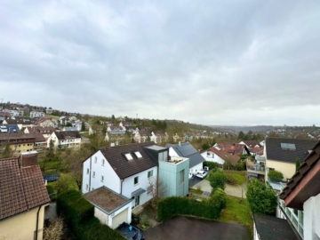 Ihr neues Zuhause in Sulzgries – Geräumige 4-Zimmer-Wohnung mit Balkon und eigenem Stellplatz!, 73733 Esslingen am Neckar, Wohnung