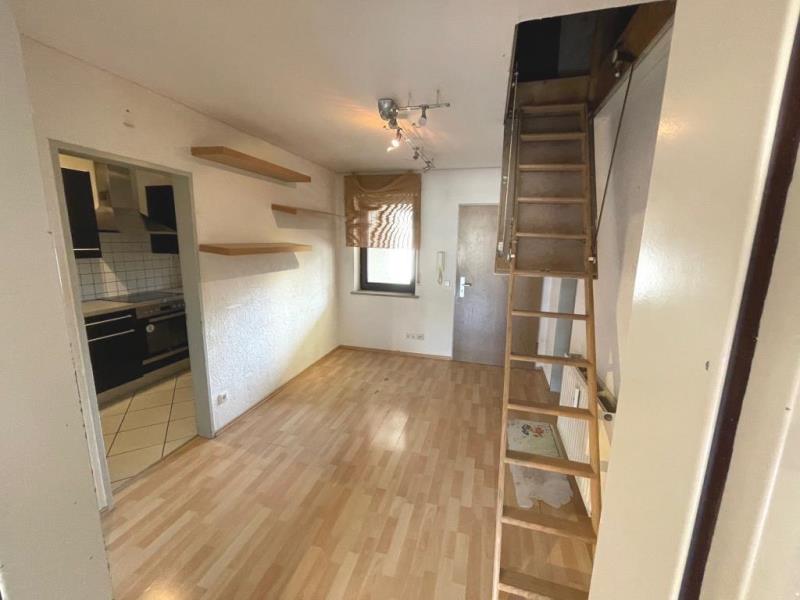Nutzen Sie diese tolle Chance! 3,5 Zimmer-Wohnung mit sonnigen Süd-Balkon! - Flur mit Abstellkammer (45423)
