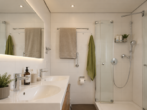 Badezimmer - Aussicht genießen! Charmantes 3,5 Zimmer-Penthouse zum Verlieben!