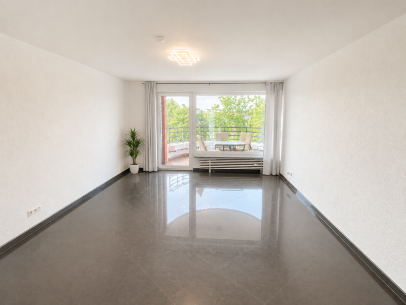 Exklusiver Flair! 4,5 Zimmer-Wohnung mit Balkon für gehobene Ansprüche! - Wohnzimmer (50923)