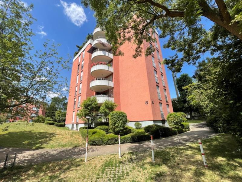 Exklusiver Flair! 4,5 Zimmer-Wohnung mit Balkon für gehobene Ansprüche! - Außenansicht (50921)