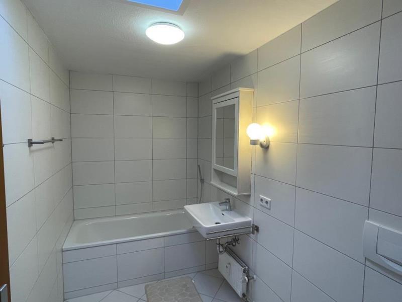 Aussicht genießen! Exklusive 4,5 Zimmer-Wohnung mit viel Platz für die Familie! - Bad -Nr. 2 (49295)