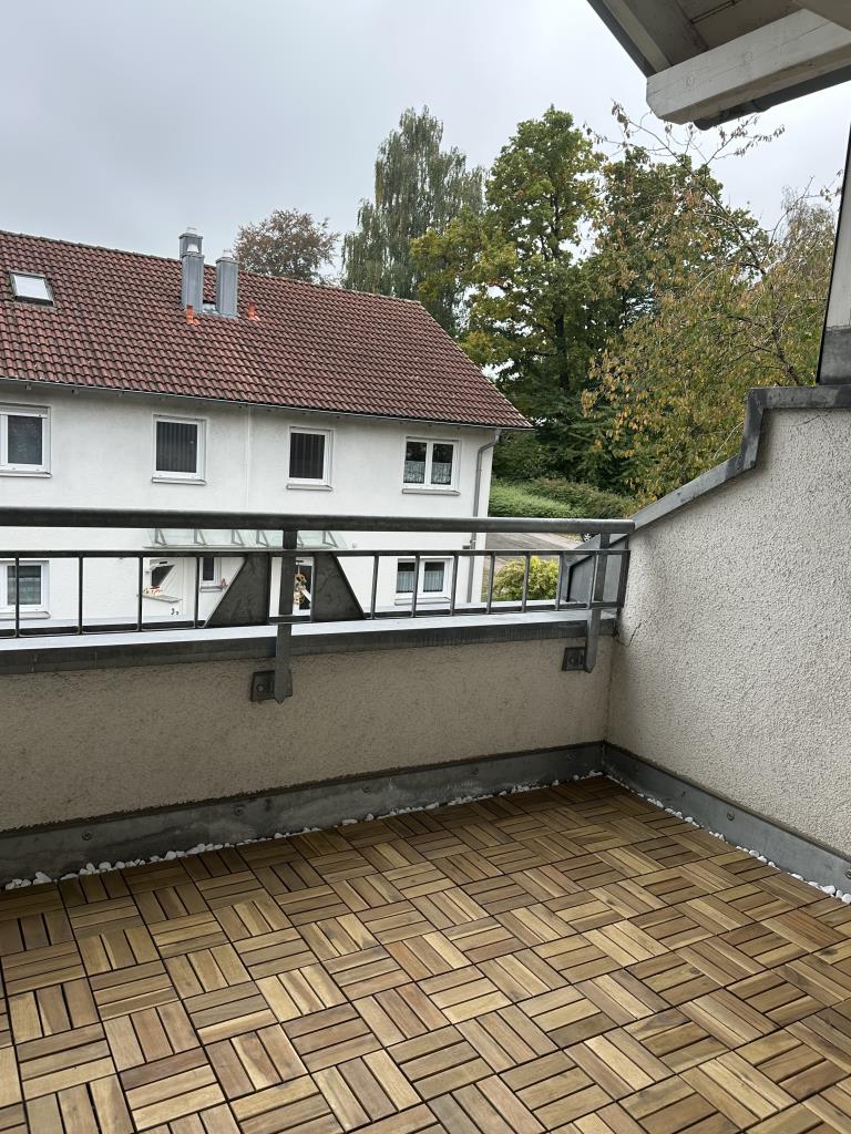 Ansprechende und helle 2 1/2 Zimmer-Wohnung mit herrlichem Sonnenbalkon! - Blick Balkon (36554)