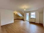 Blick Wohnen/Essen - Ansprechende und helle 2 1/2 Zimmer-Wohnung mit herrlichem Sonnenbalkon!