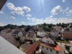 Blick Aussicht - Über den Dächern der Stadt! 3 1/2-Zimmer-Wohnung mit großem Sonnenbalkon - Aufzugsversorgt!