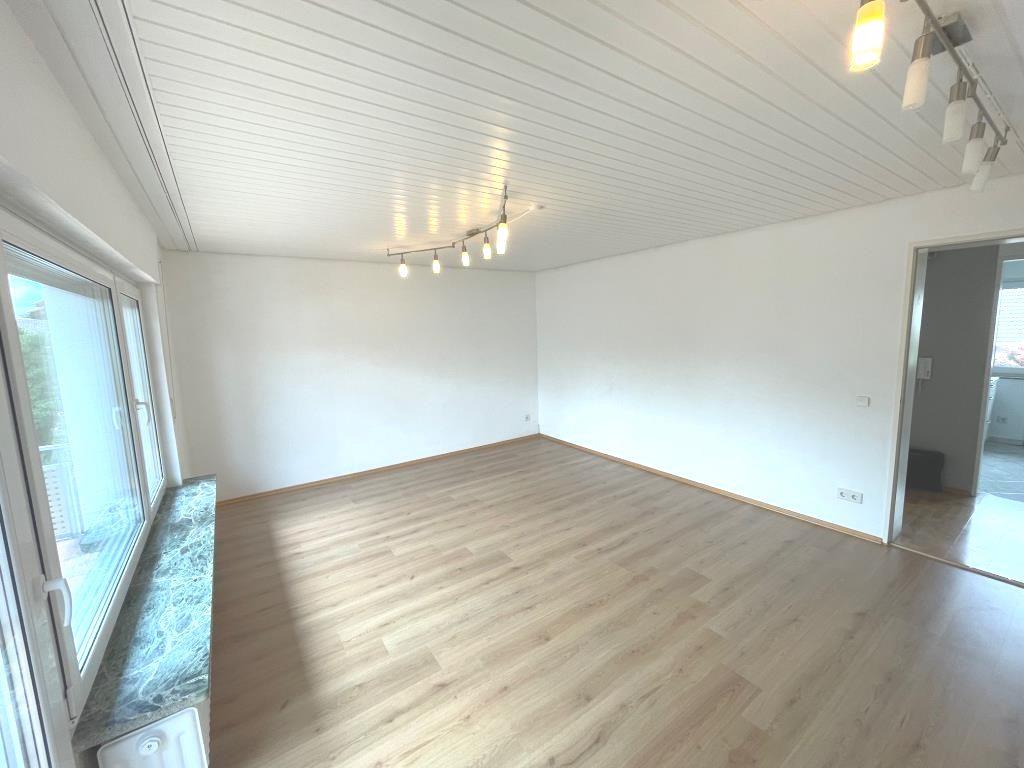Wohnen auf besten Niveau! Exklusive 4 Zimmer-Wohnung mit Süd-Balkon! - Wohnzimmer (39043)