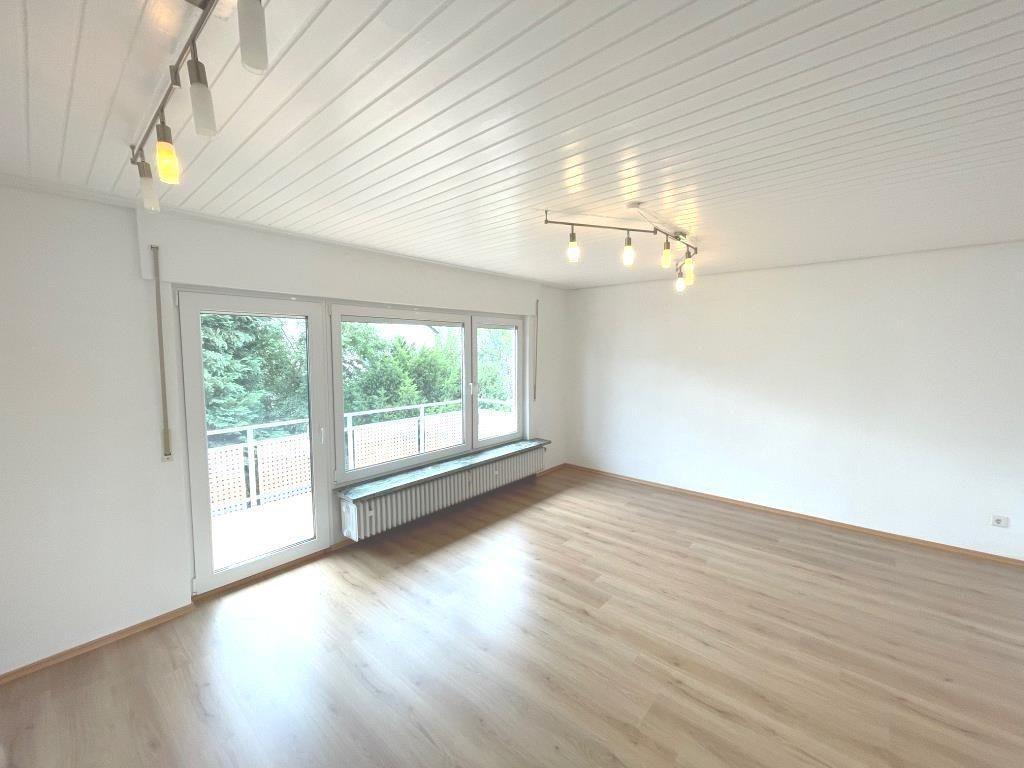 Wohnen auf besten Niveau! Exklusive 4 Zimmer-Wohnung mit Süd-Balkon! - Wohnzimmer (39268)