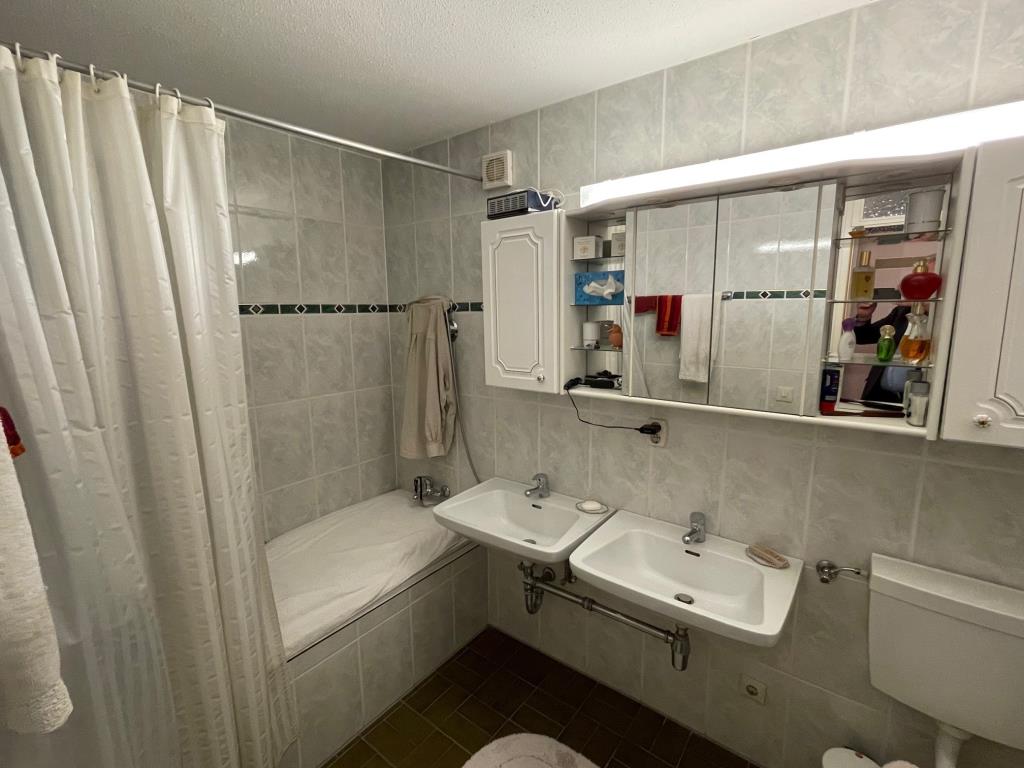 Interessantes Angebot! Gemütliche 2,5 Zimmer-Wohnung mit Balkon! - Badezimmer (36809)