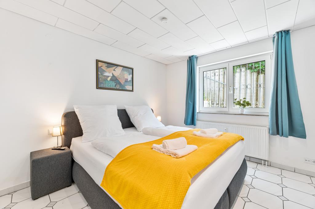 Ideale Gelegenheit! Attraktive 2,5 Zimmer-Wohnung in toller Aussicht! - Schlafzimmer (36945)