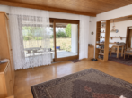 Wohnbereich - Freistehendes Einfamilienhaus mit ELW – 1.165 m² Grundstück und freie Aussicht