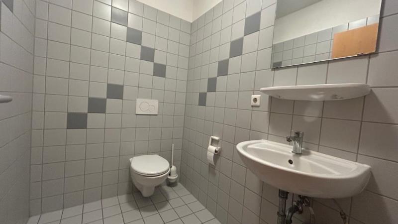 Großzügige 6- Zimmer-WG mitten in Bad Cannstatt – zentral & modern! - Gäste WC (52070)