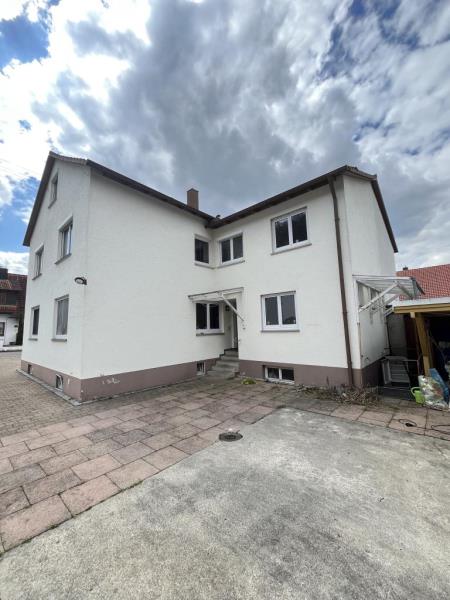 Großzügiges Einfamilienwohnhaus mit 8 Zimmern für die große Familie! - Außenansicht 4 (50193)