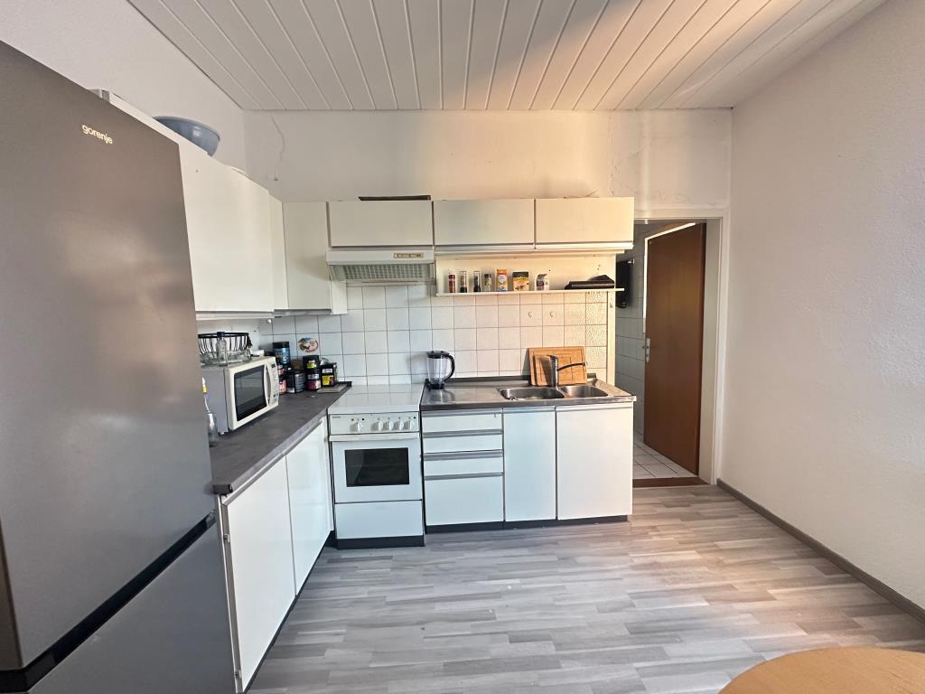 Ansprechende und großzügige 2 1/2 Zimmer-Wohnung im Herzen der Stadt Biberach! - Blick Küche (43893)