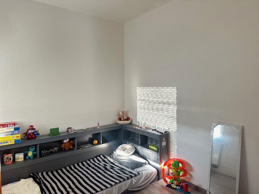 Ansprechende und großzügige 2 1/2 Zimmer-Wohnung im Herzen der Stadt Biberach! - Blick Zimmer 2 (36046)