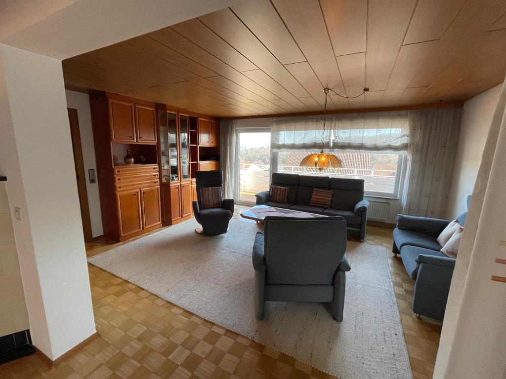 Anwesen für die Familie! Freistehendes Einfamilienhaus in toller Wohnlage! - Wohnzimmer (42923)