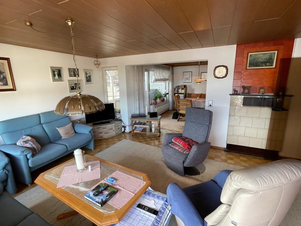 Platz für die Familie! Attraktives Einfamilienhaus in gehobener Wohnlage! - Wohnzimmer (42477)