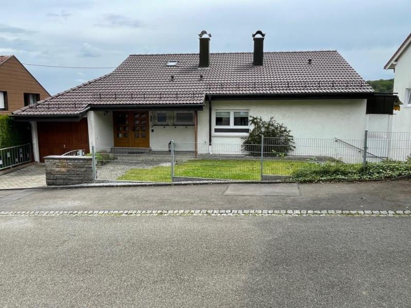 Blick ins Grüne! Freistehendes Einfamilienhaus in ruhiger Wohnlage! - Albershausen (47463)