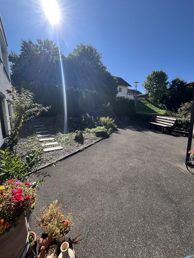 Frei stehendes Einfamilienhaus mit Charme - Einziehen und Wohlfühlen! - Grundstueck (37358)