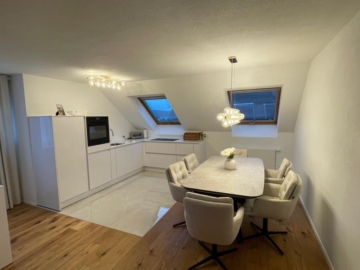 Hochwertige 4 Zimmer-Maisonettewohnung für gehobene Ansprüche!, 73084 Salach, Wohnung