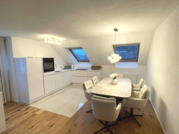Hochwertige 4 Zimmer-Maisonettewohnung für gehobene Ansprüche!, 73084 Salach, Wohnung