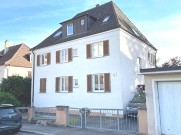 Renovieren & Wohlfühlen! Gemütliches Zweifamilienhaus mit sonnigem Garten!, 73730 Esslingen am Neckar, Mehrfamilienhaus