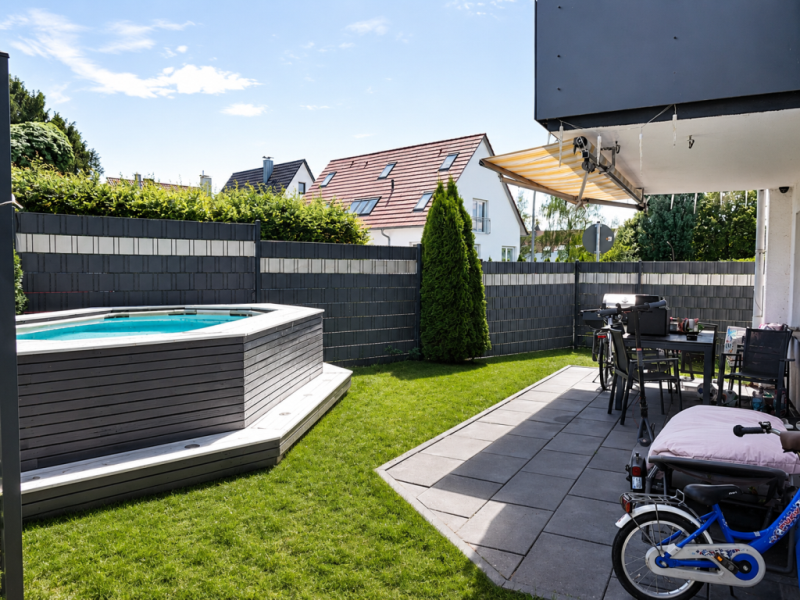 Exklusive Traumwohnung! 4,5 Zimmer-Familienwohnung für tolle Ansprüche! - Terrasse mit Pool (47974)