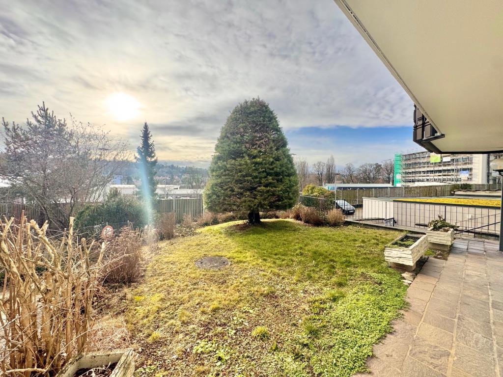 Platz für die ganze Familie! Zweifamilienhaus mit Garten in zentraler Lage! - Terrasse (39995)