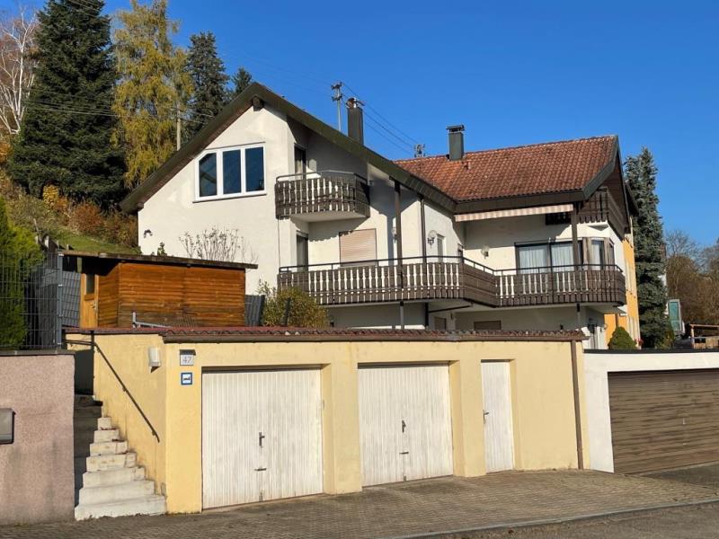 Zentrales Wohnen! Attraktives freistehendes Zweifamilienhaus mit Garten! - Schwäbisch Gmünd (45127)
