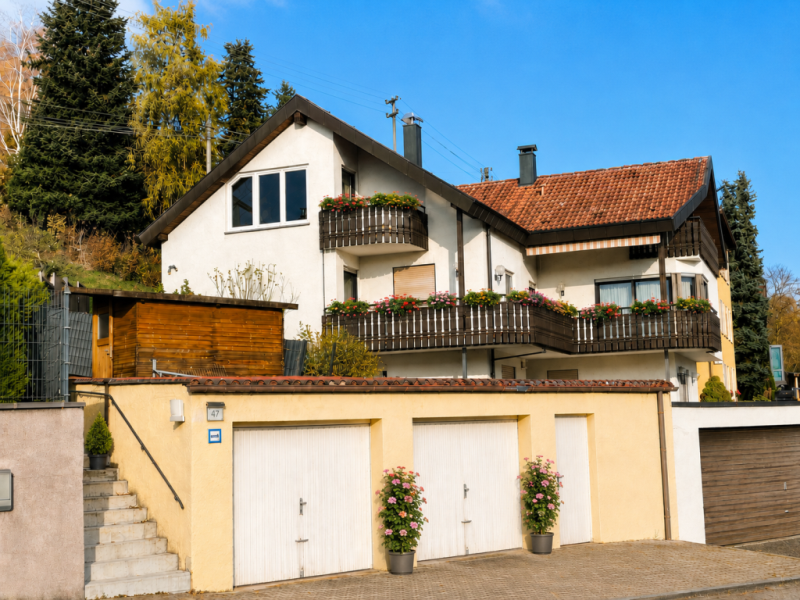 Generationsglück in Citylage! Freistehendes Zweifamilienhaus mit schönen Garten! - Schwäbisch Gmünd (51855)