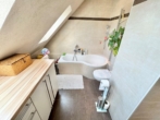 Tageslichtbad 1 - Die Alternative zum Haus! Attraktive 5 Zimmer Maisonette Wohnung mit Blick auf die Weinberge!