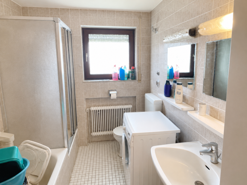 Heute erwerben, später beziehen! Ideale 3,5 Zimmer-Wohnung in Sindelfingen! - Tageslichtbad (51176)