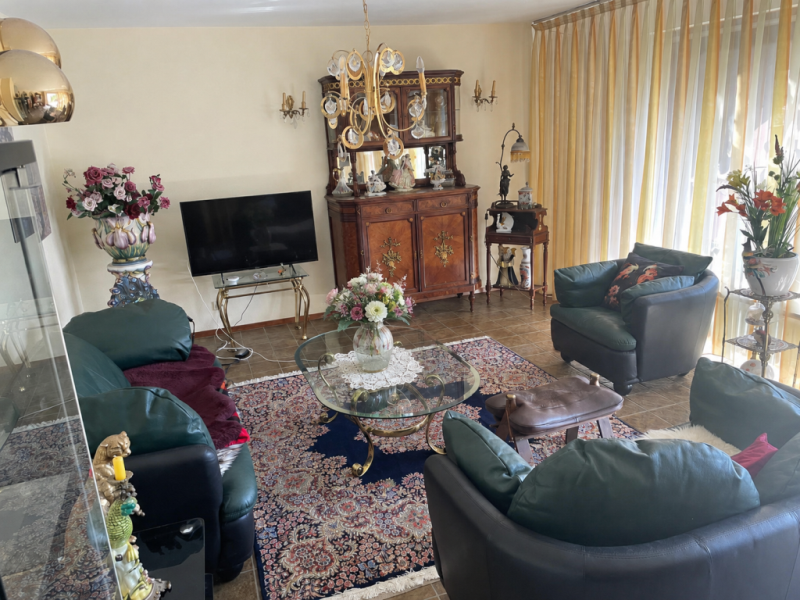 Wohlfühlcharakter! Schöne 3 Zimmer-Wohnung in gehobener Wohnlage! - Wohnzimmer (52147)
