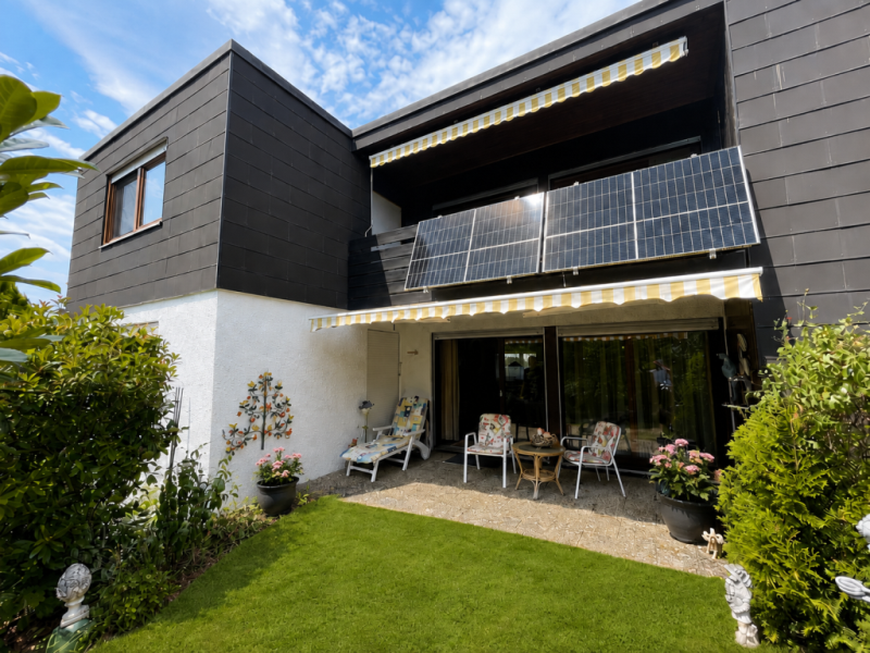 Sonniger Wohntraum! Gepflegte 3 Zimmer-Erdgeschosswohnung mit Terrasse! - Terrasse mit Garten (52393)