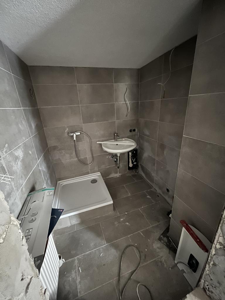 Interessante Gelegenheit - Häuschen zum Fertigrenovieren und Einziehen! - Badezimmer (40813)