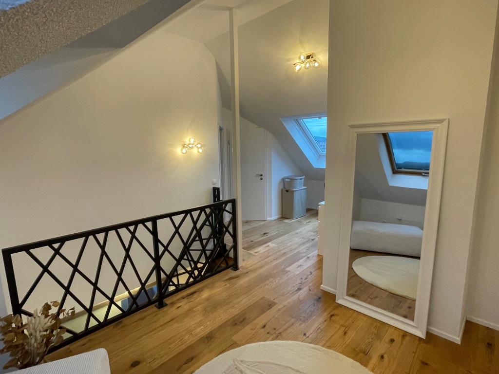 Wohntraum erfüllen! Extravagante 3,5 Zimmer-Maisonettewohnung in Salach! - Flur (39095)