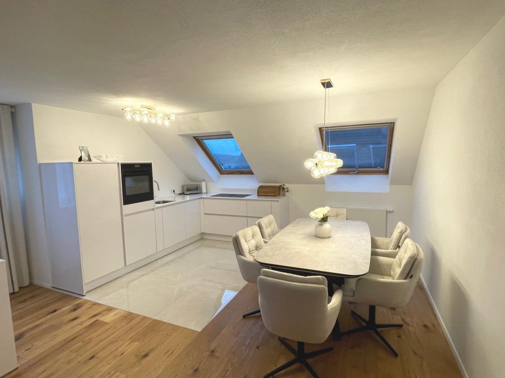 Für exklusive Ansprüche! Stilvolle 3,5 Zimmer-Maisonettewohnung in Salach! - Küche (36635)