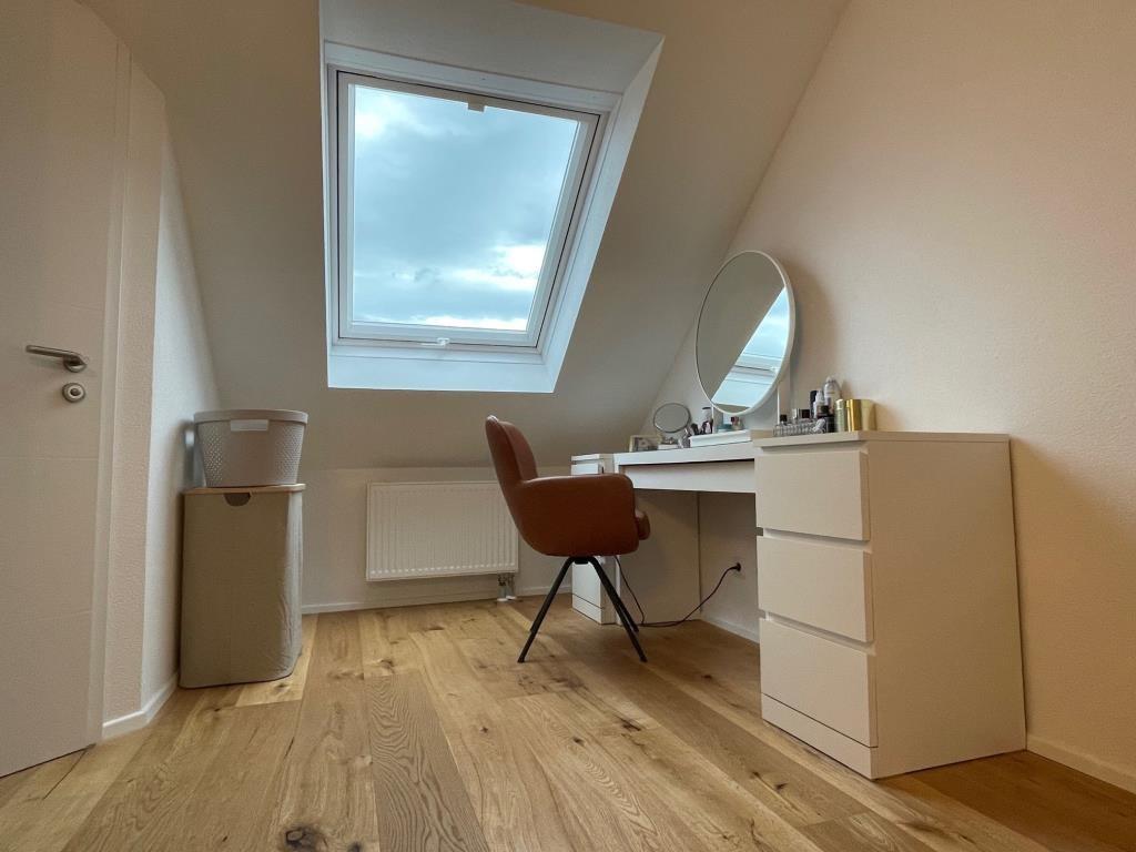 Exklusive 3,5 Zimmer-Traumwohnung nur für gehobene Top-Ansprüche! - Büro (36936)