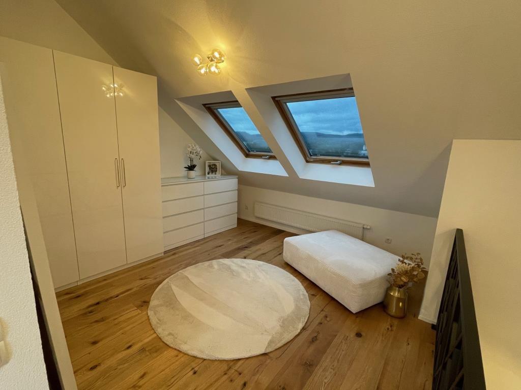 Wohntraum erfüllen! Extravagante 3,5 Zimmer-Maisonettewohnung in Salach! - Ankleidezimmer (39098)