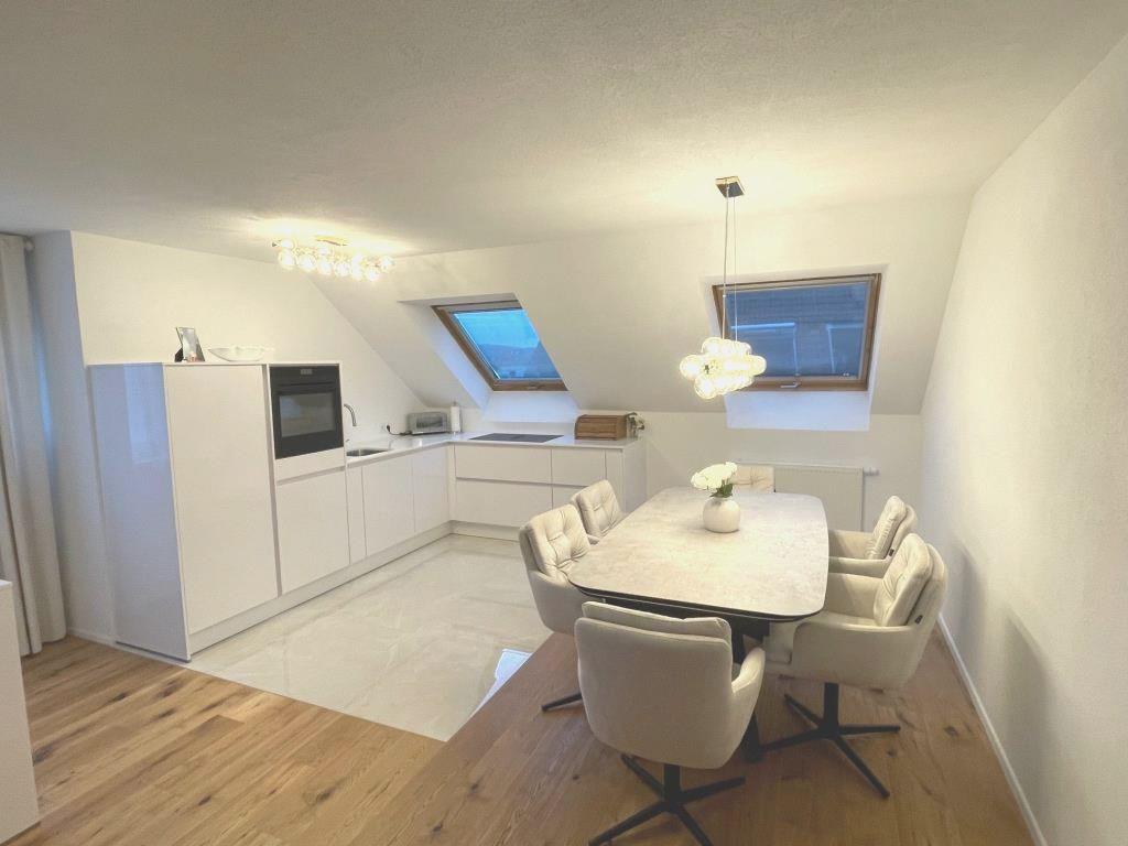 Wohnen auf höchstem Niveau! Exklusive 3,5 Zimmer-Wohnung mit Dachterrasse! - Salach (38087)