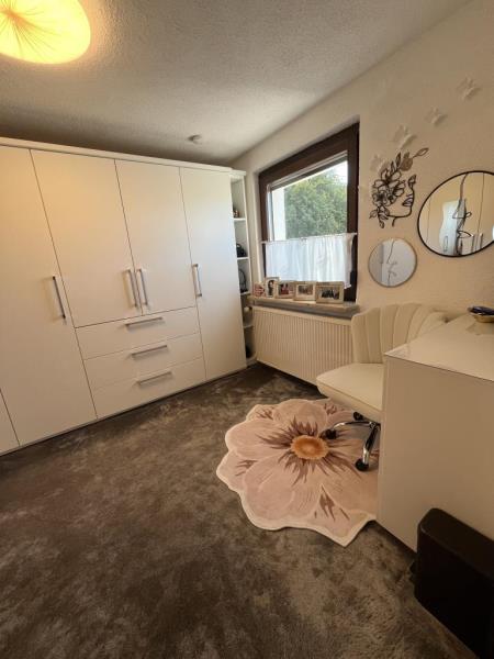 Kopie von Frei stehendes Einfamilienhaus mit Charme - Einziehen und Wohlfühlen! - Zimmer OG (44978)