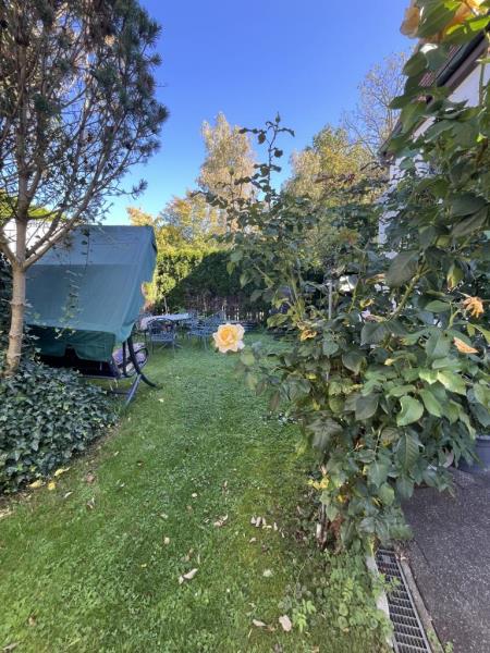 Kopie von Frei stehendes Einfamilienhaus mit Charme - Einziehen und Wohlfühlen! - Garten (44982)