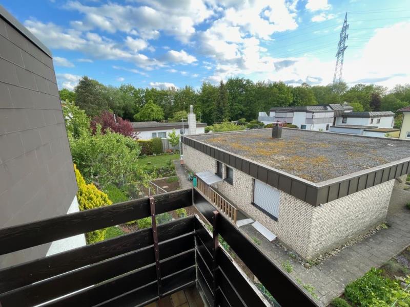 Sofort beziehbar! Attraktive 3,5 Zimmer-Wohnung mit 3. sonnigen Balkone! - Balkonaussicht (45811)
