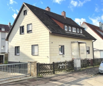 RESERVIERT! Renovieren & Gestalten! Interessantes Einfamilienhaus!, 73054 Eislingen (Fils), Einfamilienhaus