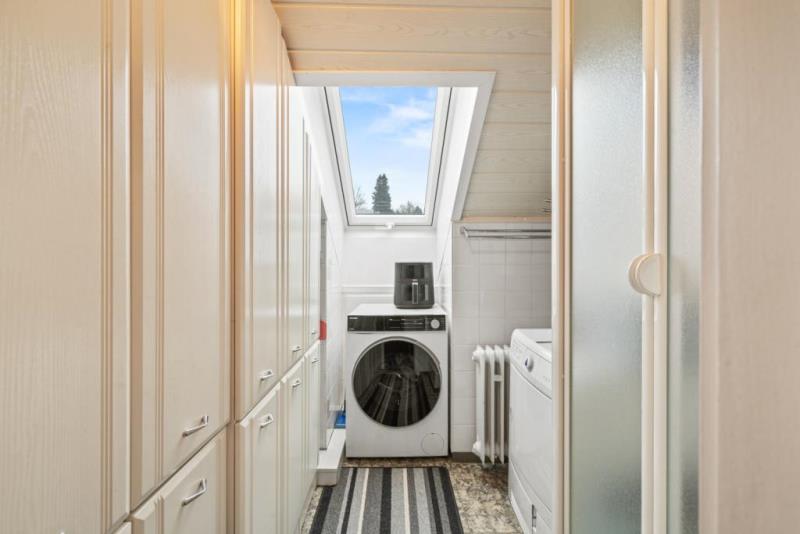 Raumwunder 3-Zimmer-Dachgstudiowohnung mit Carport – clever geschnitten - idealer Einstieg! - Hauswirtschaftsraum (44434)