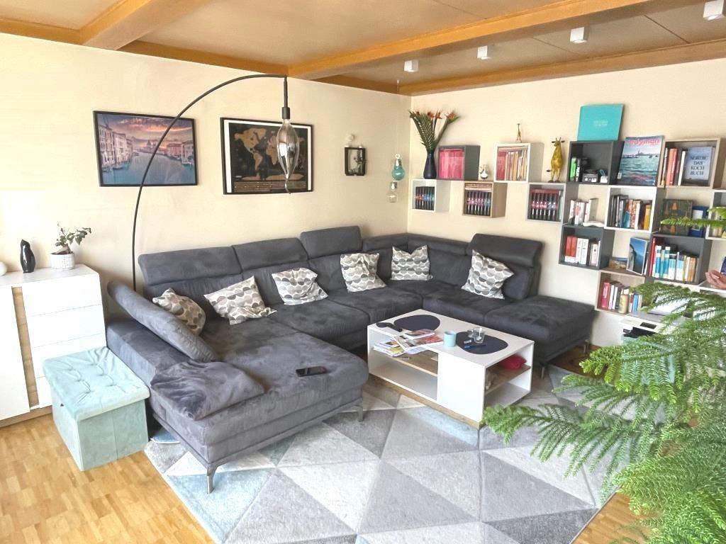 Endlich Platz für die Familie! Zentrales freistehendes Einfamilienhaus! - Wohnzimmer (36480)