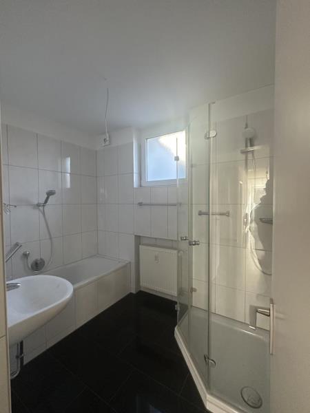 Stilvolle 3 1/2 Zimmer-Wohnung im Bungalowstil - barrierearm und modern! - Bezugsfrei - - Bad (44833)